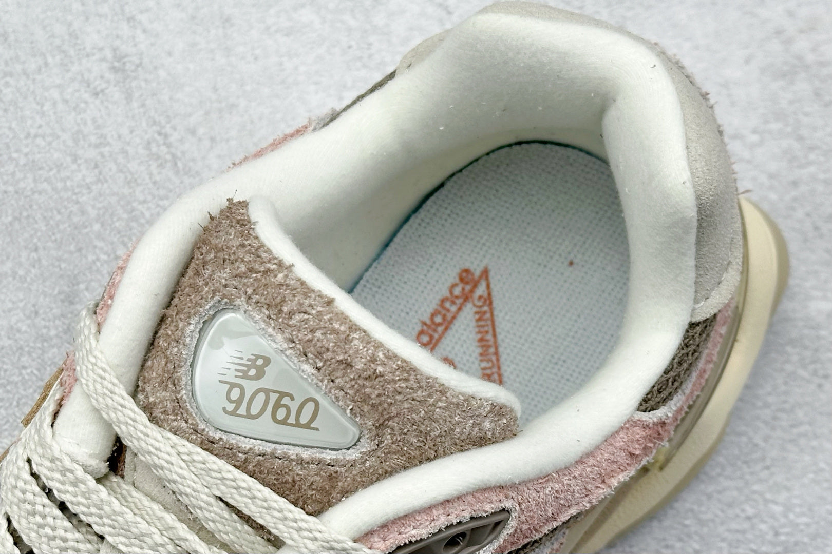 New Balance 9060 Bege