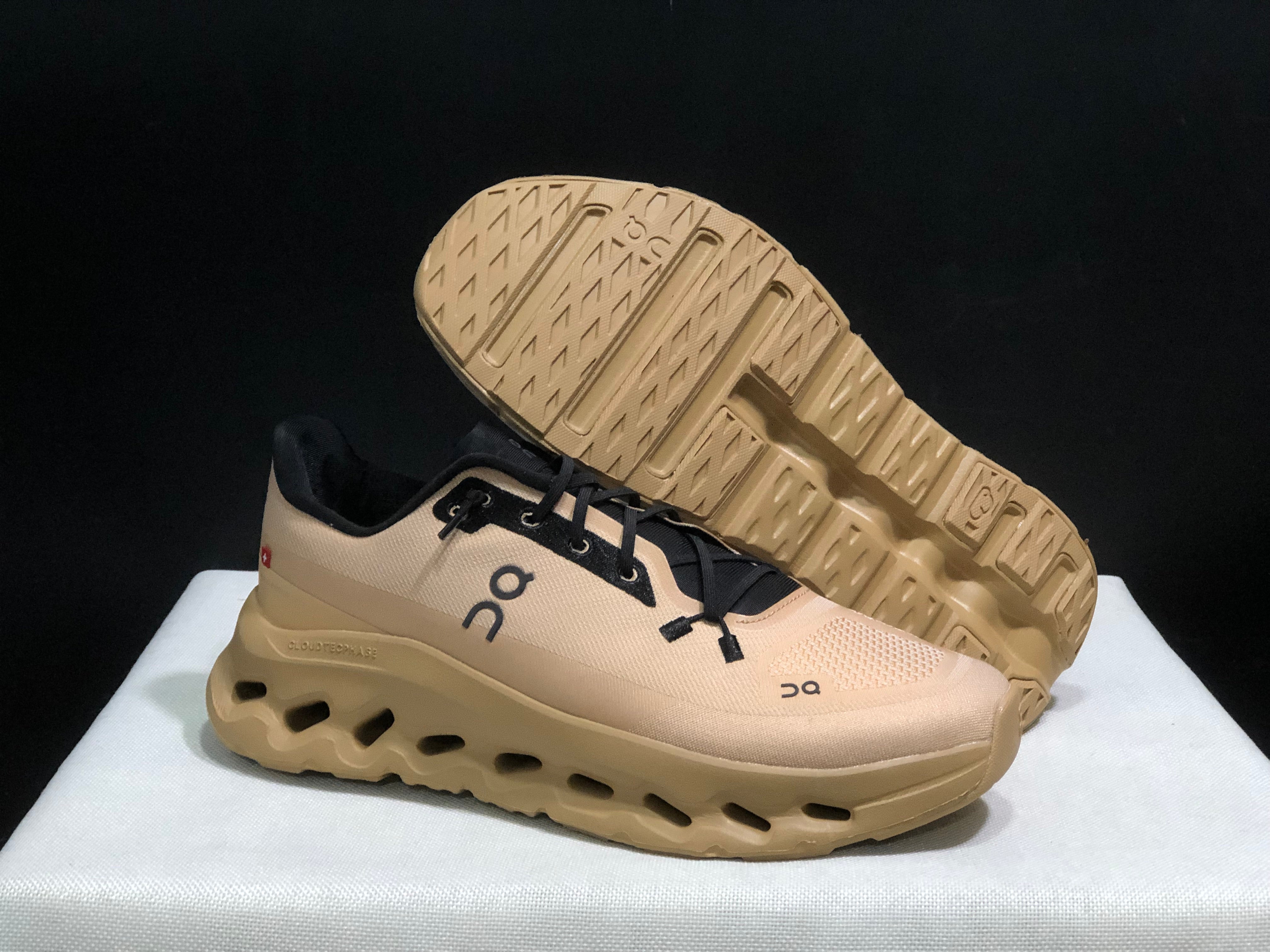 On Cloudtilt 'Beige'