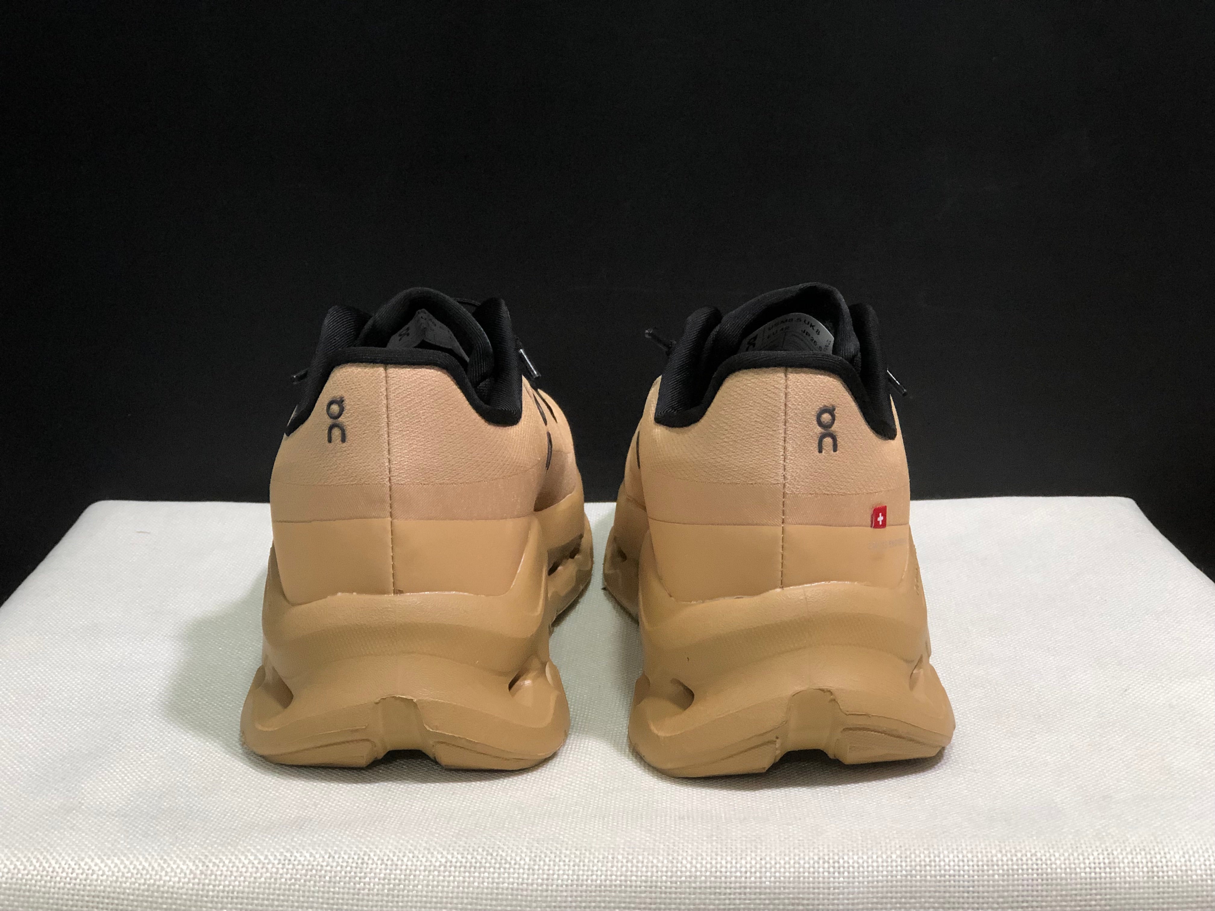 On Cloudtilt 'Beige'