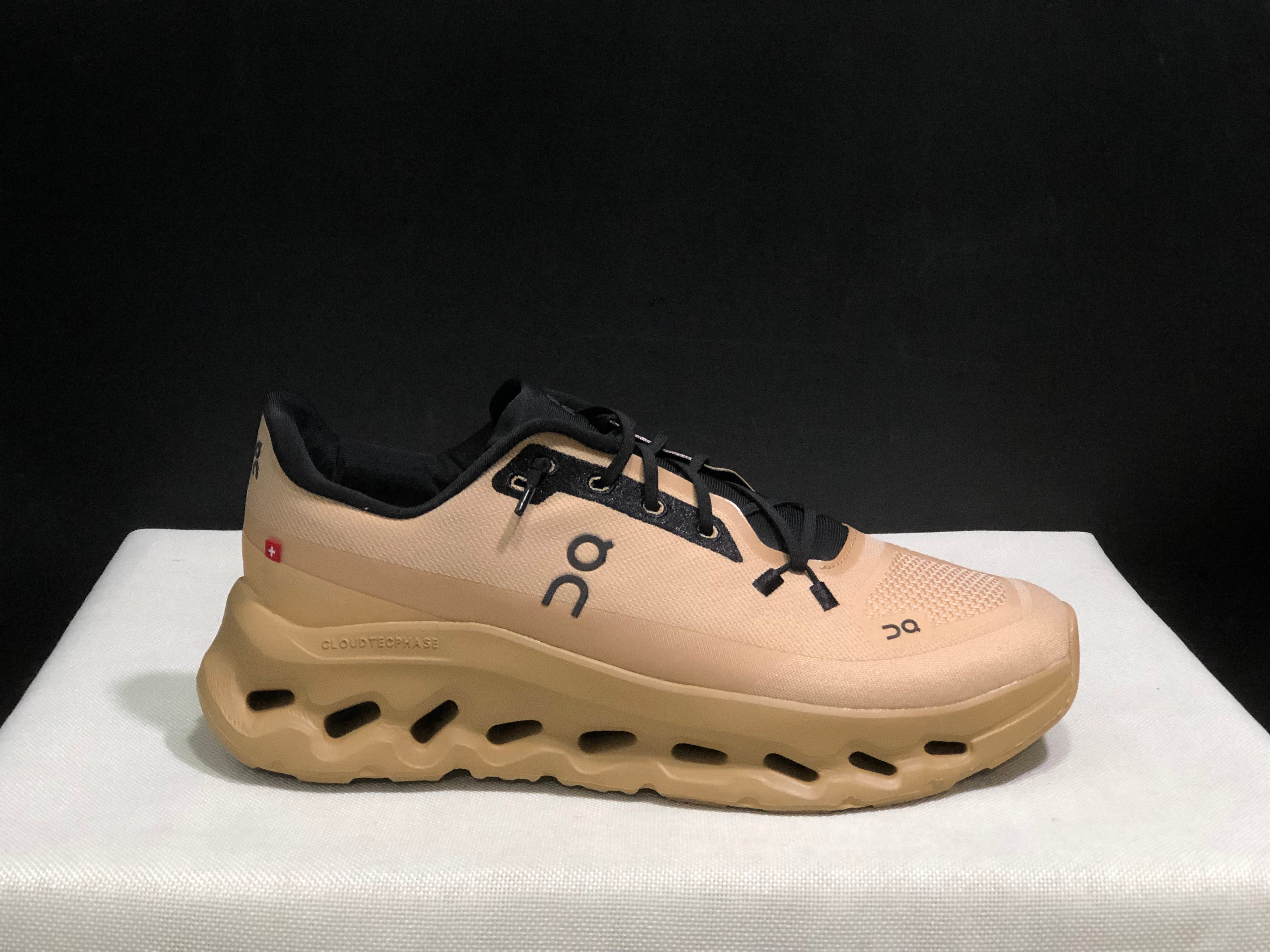 On Cloudtilt 'Beige'