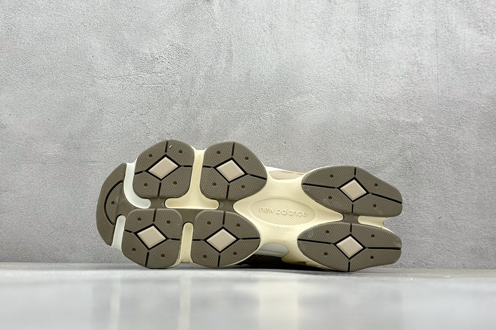 New Balance 9060 Bege