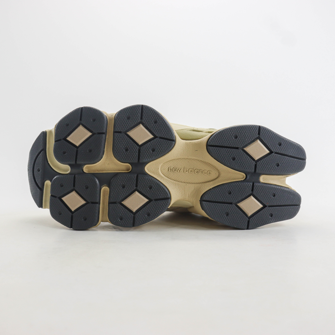 New Balance 9060 Driftwood Castlerock Marrom