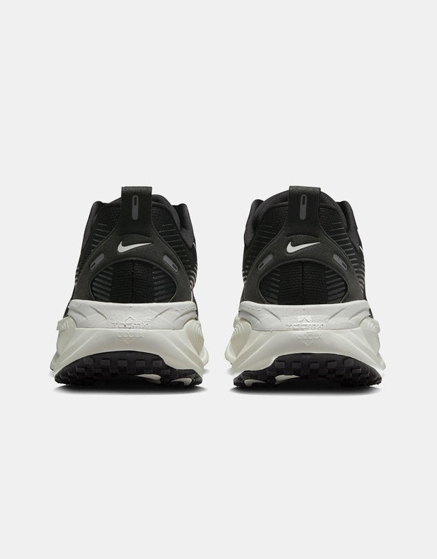 Vomero 18 "Black White"