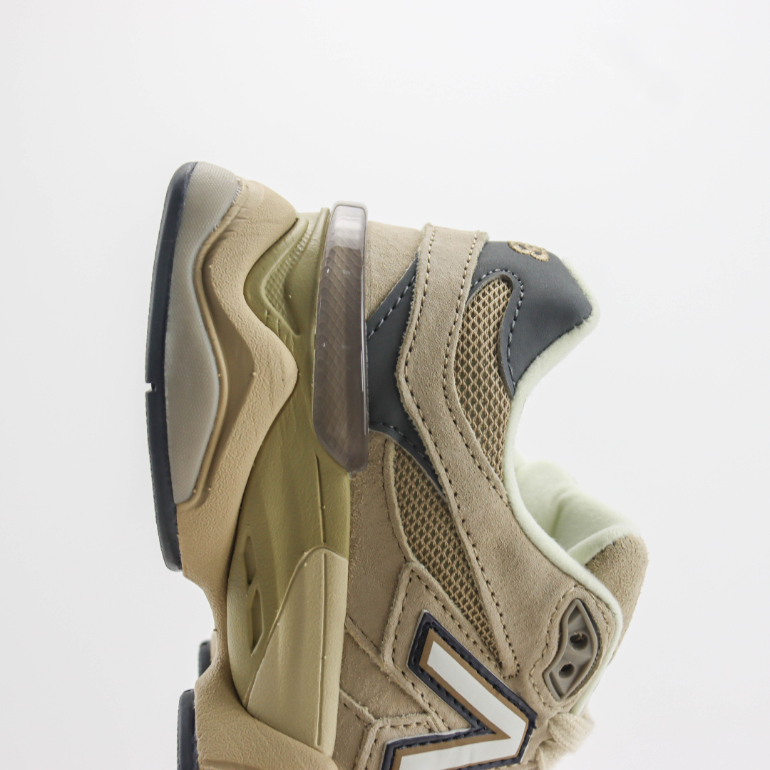 New Balance 9060 Driftwood Castlerock Marrom